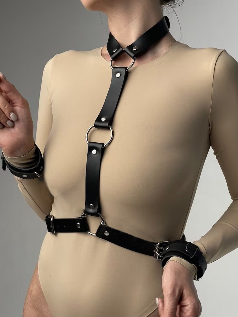 Women's Sexy Leather Harness B - đánh giá và giá Garter Belt Set